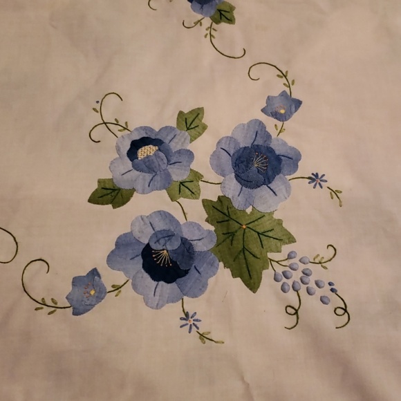 ♦️FINAL PRICE♦️Vintage Handmade Tablecloth Set - Picture 3 of 8